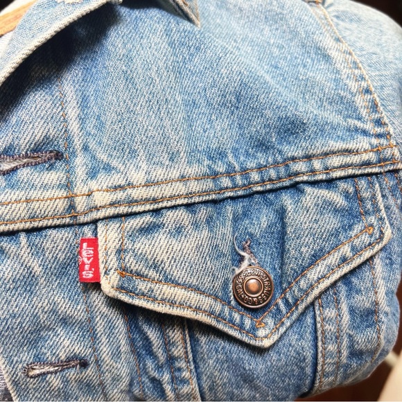 Levi’s Vintage Denim Distressed Trucker Jacket XS Petite Women’s Jean Jacket - Picture 5 of 15